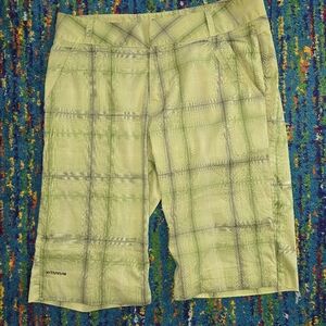 Columbia Titanium Womens Size 8 Green Plaid Brumuda‎ Shorts 12" Inseam GUC